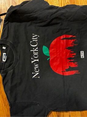 KITH New York City Black Graphic  Tee - Red Apple Print